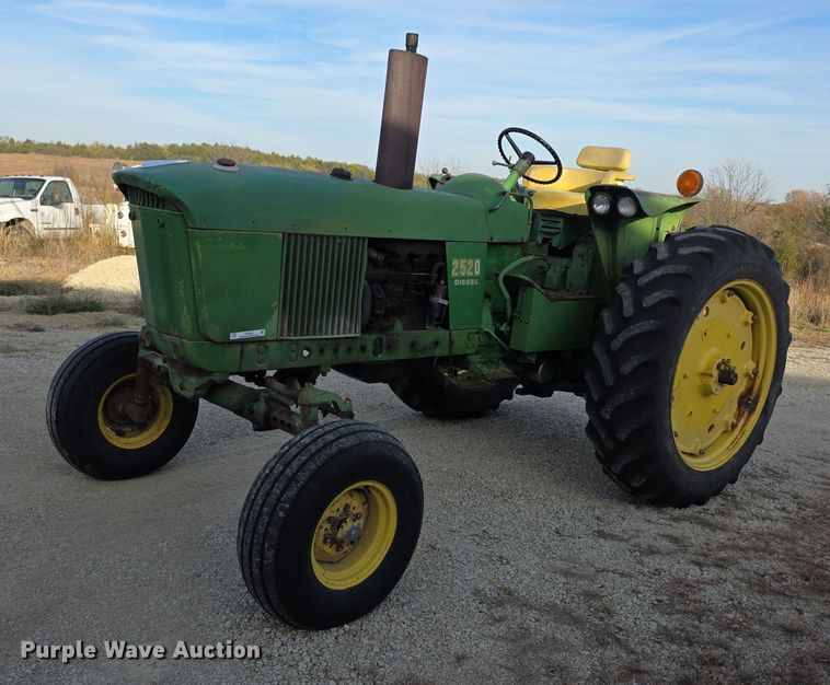 1970 John Deere 2520 tractor - DZ3523