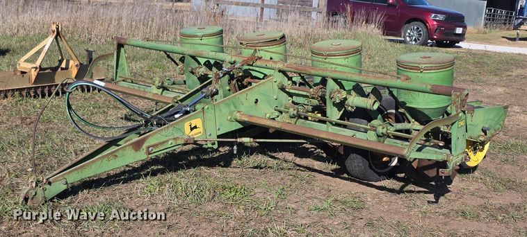 John Deere 1240 planter - DZ3562