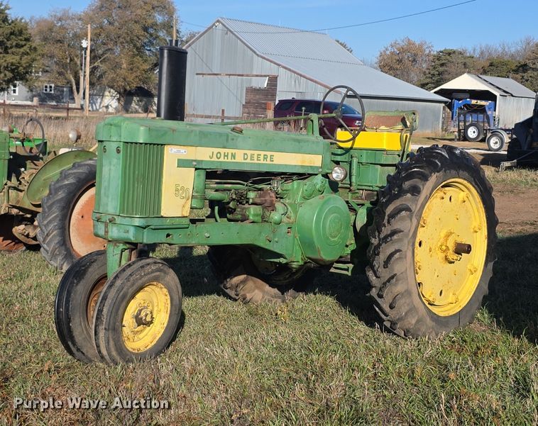 John Deere 520 tractor - DZ3564