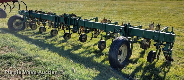 John Deere row crop cultivator - EA2748