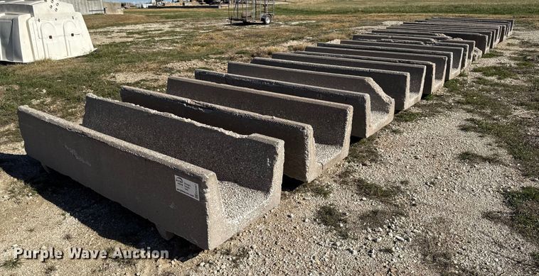 (13) feed bunks - EC4457