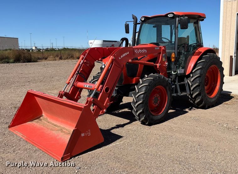 2022 Kubota M5-111D MFWD tractor - EF6148