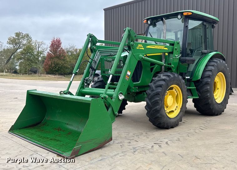 2010 John Deere 5085M MFWD tractor - EM8496