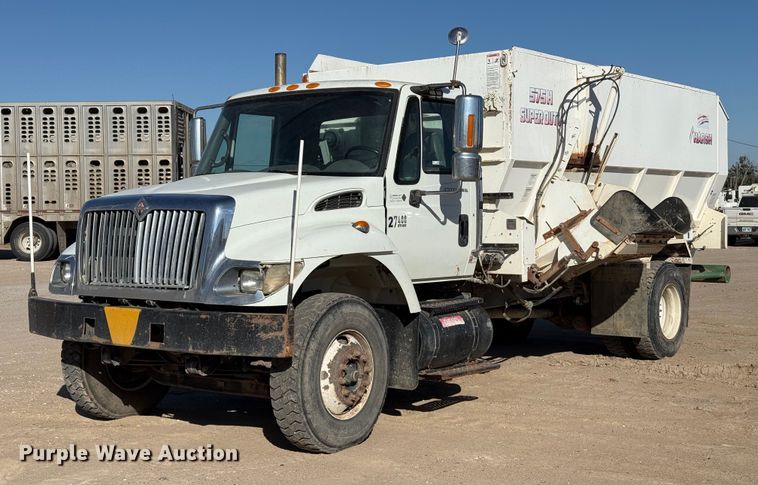 2004 International 7400 feed mixer truck - EP0806