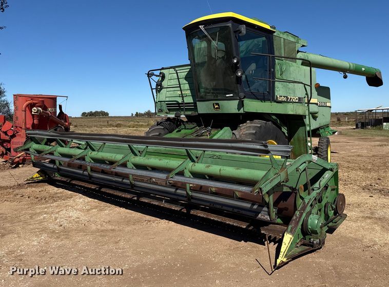 1981 John Deere 7720 Turbo combine - EP0828