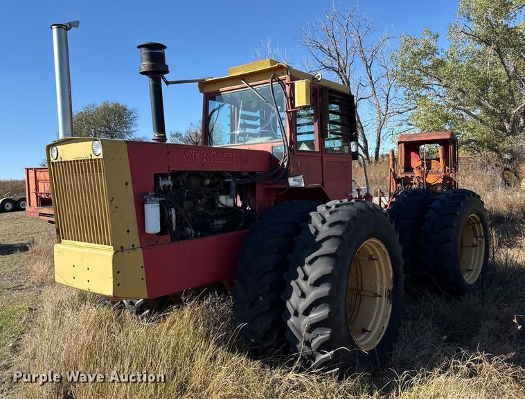 Versatile 850 4WD tractor - EP0837