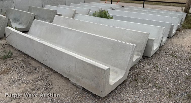 (7) concrete feed bunks - EP0861