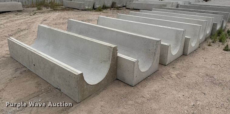 (8) concrete feed bunks - EP0862