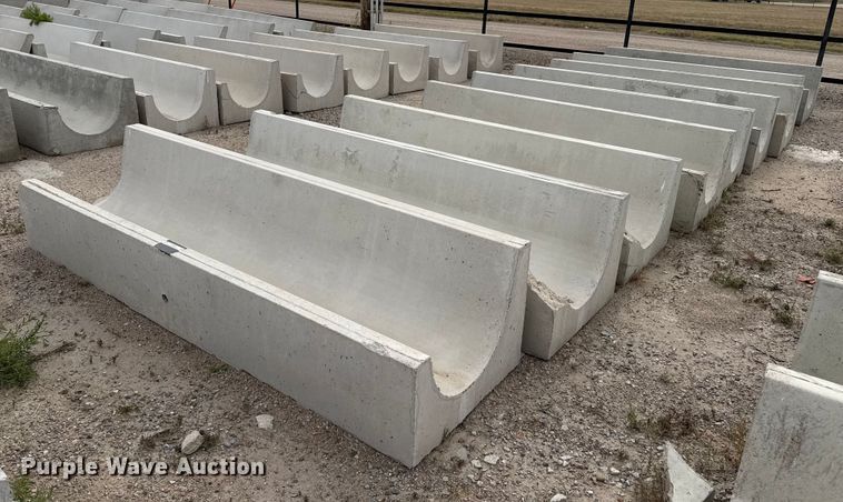 (9) concrete feed bunks - EP0863