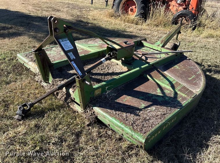 John Deere rotary mower - EP0876