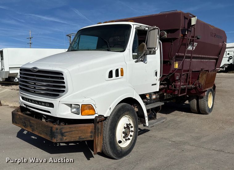 2006 Sterling L8500 feed mixer truck - EP0890