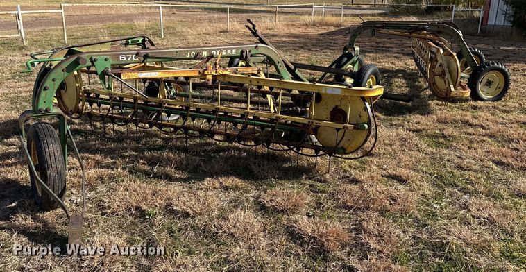 (2) John Deere hay rakes - EP0944