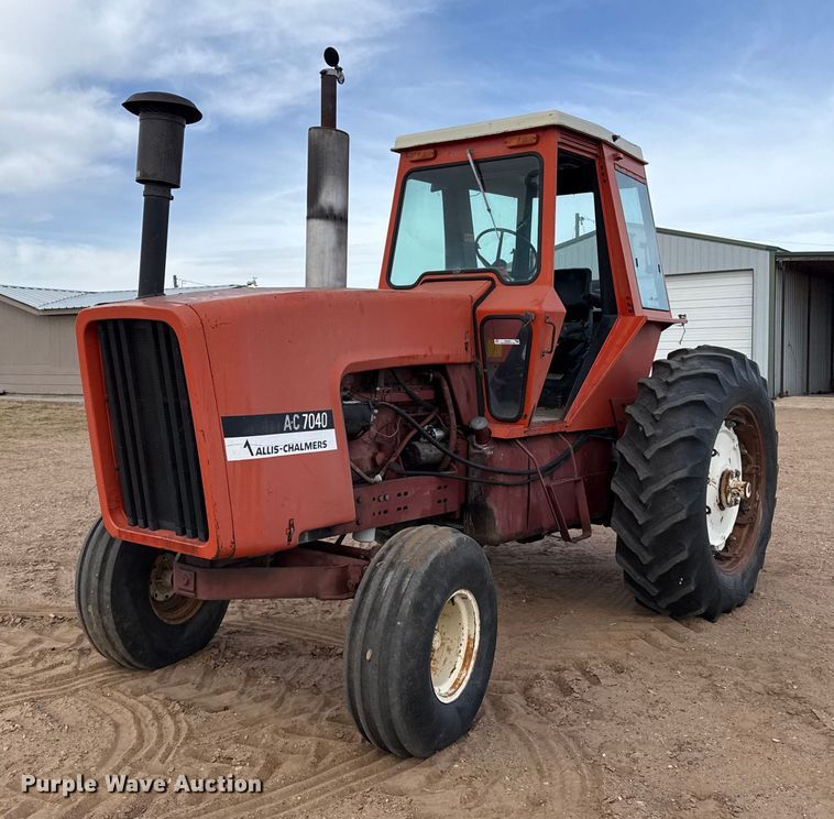 1976 Allis-Chalmers 7040 tractor - EP2507