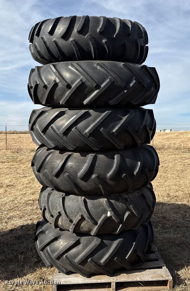 (6) irrigation pivot tires and wheels - EP2513