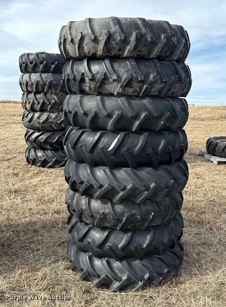 (8) irrigation pivot tires and wheels - EP2517