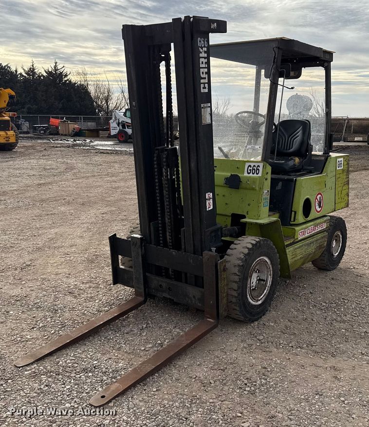 Clark GPS25MB forklift - EP2554