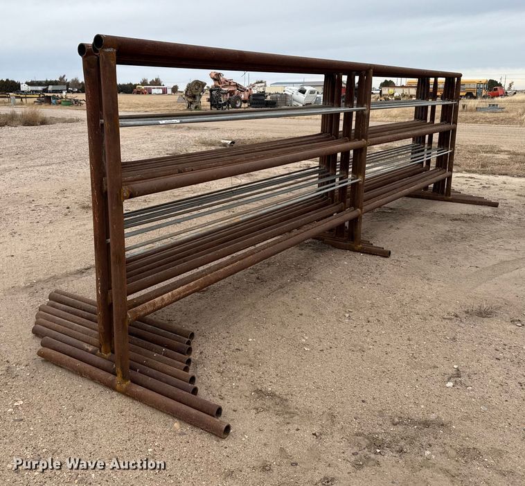 (9) fence panels - EP2568