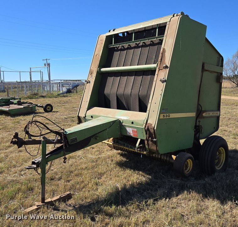 John Deere 530 round baler - EU3999