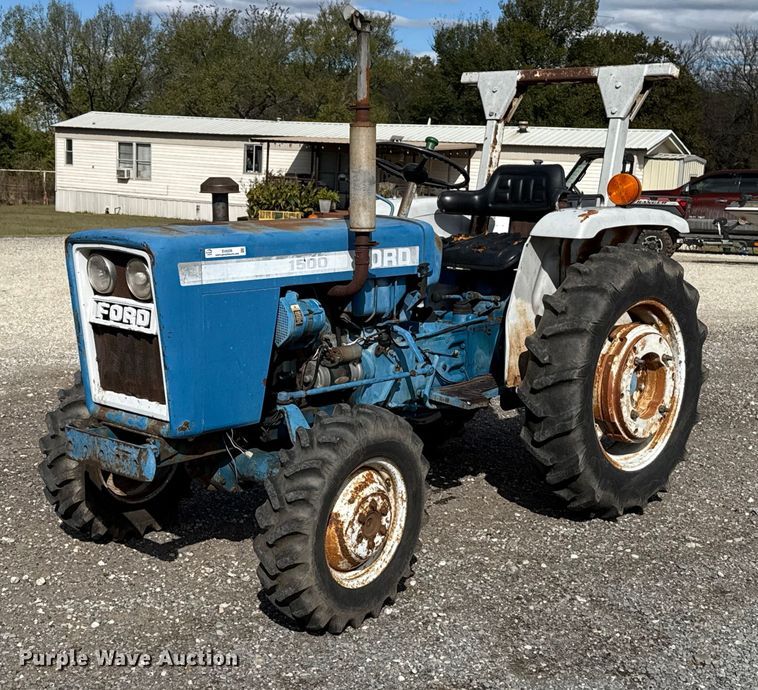 1979 Ford 1500 MFWD tractor - EU5230