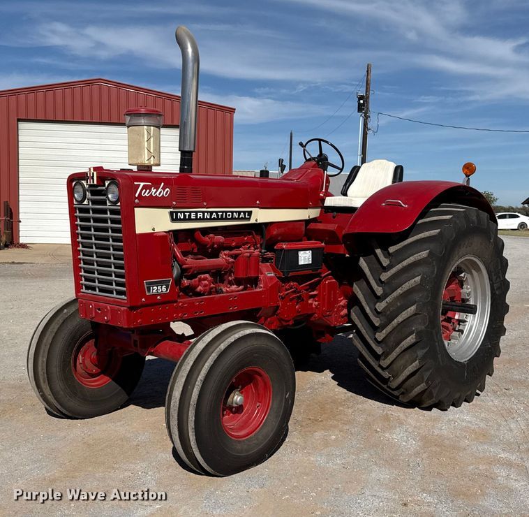 1967 International Harvester 1256 tractor - EU5369