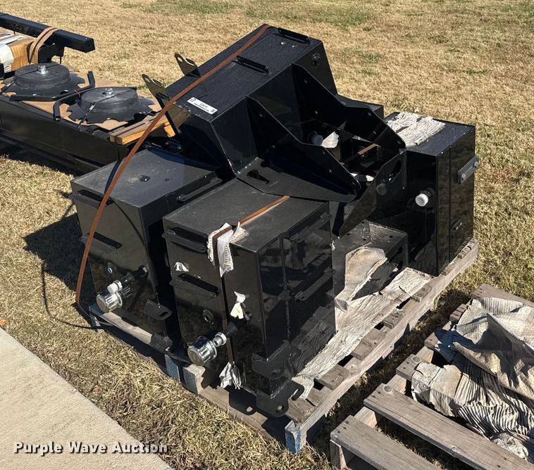 (5) Great Plains hydraulic tanks - EU6319