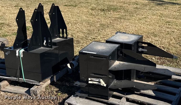 (4) Great Plains hydraulic tanks - EU6323