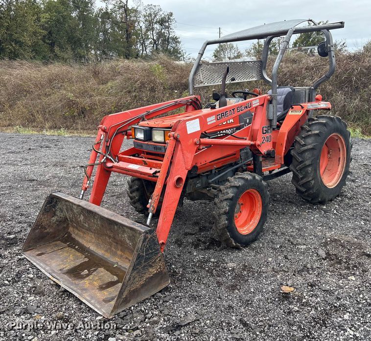 Kubota L2600DT MFWD tractor - EV2520