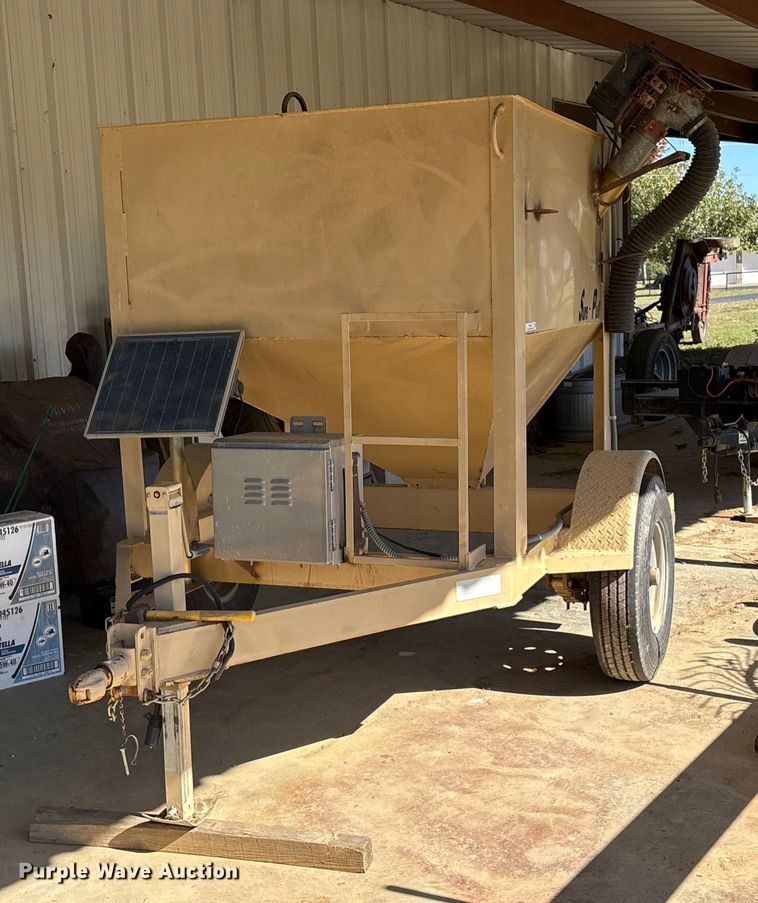 2011 Jennings Trailers FB081 Sure-Pull feed buggy - EV2552