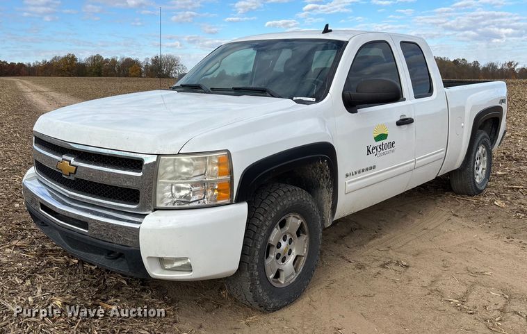 2011 Chevrolet Silverado 1500 LT Ext. Cab pickup truck - EV3231