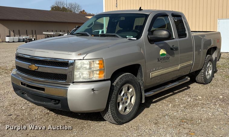 2009 Chevrolet Silverado 1500 Ext. Cab pickup truck - EV3255