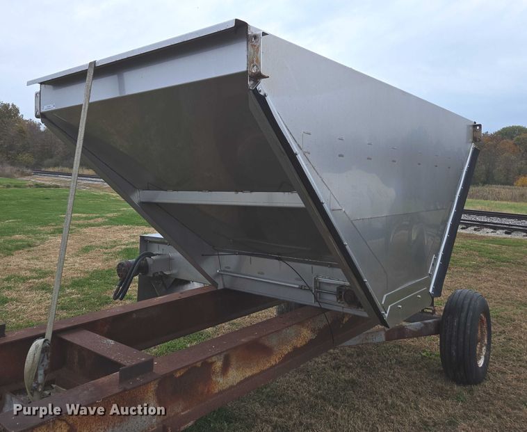 New Leader MultApplier-5 spreader bed hopper - EV4378