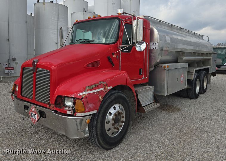 2003 Kenworth T300 fuel truck - EV4384