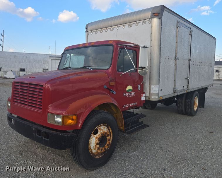 1997 International 4900 box truck - EV5493