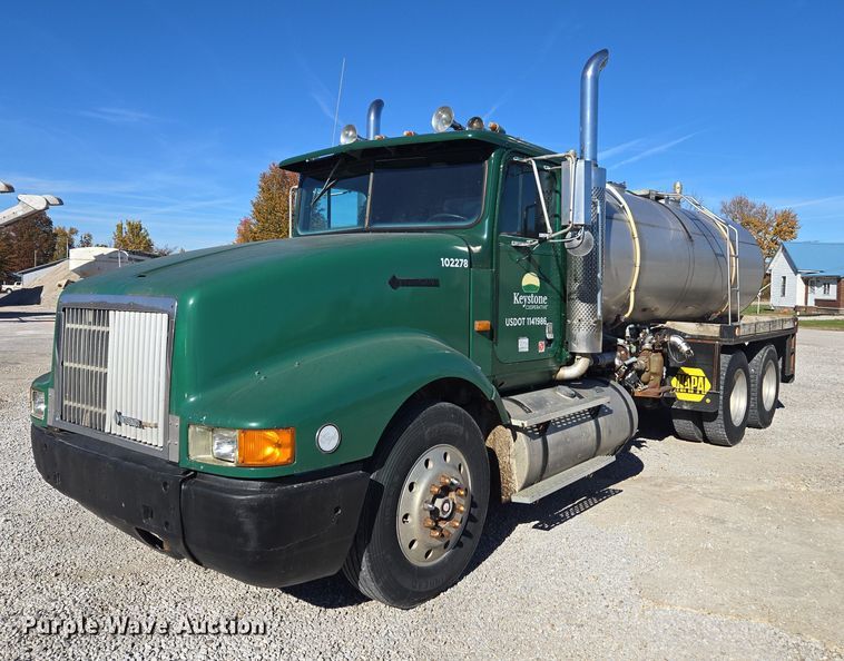 1992 International 9400 tank truck - EV5497