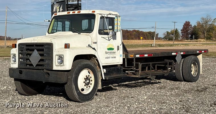 1983 International 1724 flatbed truck - FK1004
