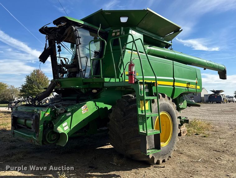 2010 John Deere 9870 STS combine - YA1410