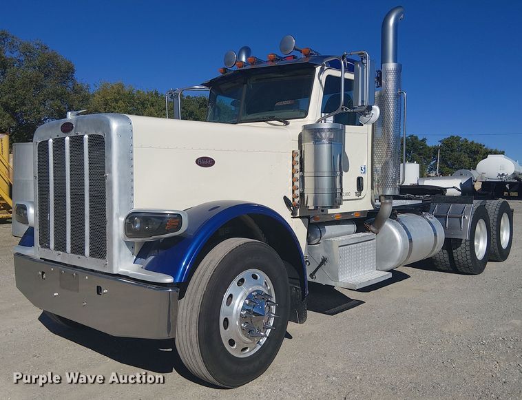 2012 Peterbilt 389 semi truck - DJ7898