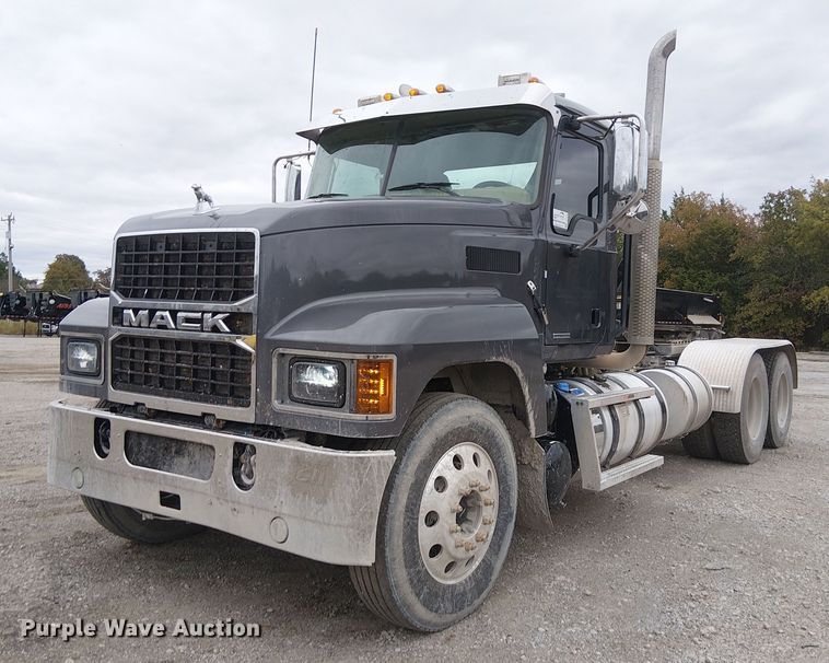2023 Mack Pinnacle semi truck - DJ7912