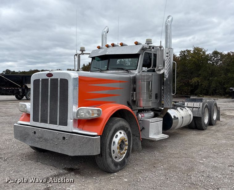 2014 Peterbilt 389 semi truck - DJ7920