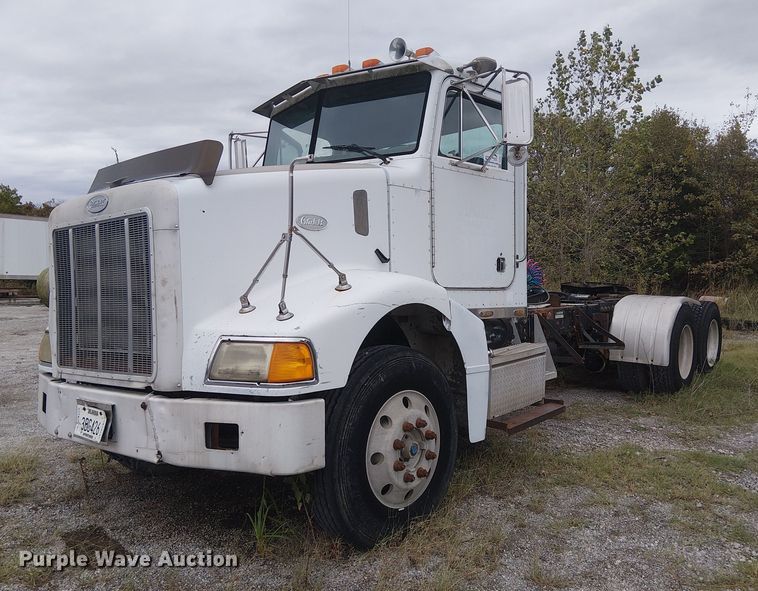 1997 Peterbilt 385 semi truck - DJ7927