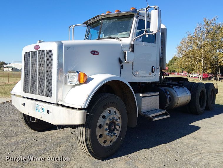 2014 Peterbilt 365 semi truck - DJ7935
