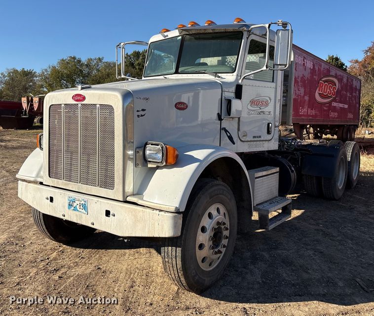 2014 Peterbilt 365 truck cab and chassis - DJ7979