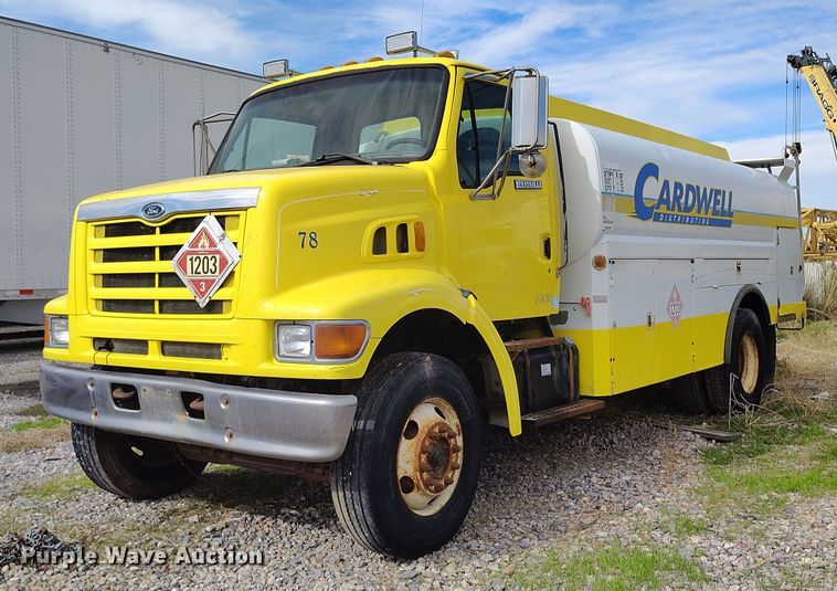 1998 Ford L8000 fuel truck - DP5104
