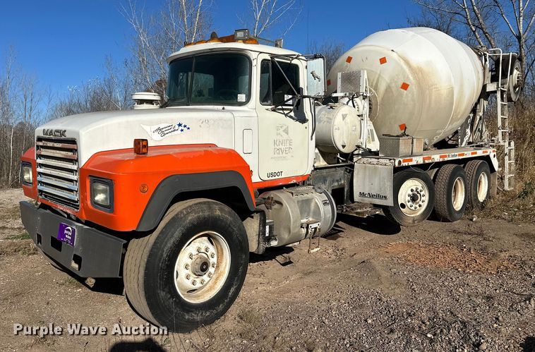 1996 Mack RD ready mix truck - DW4346
