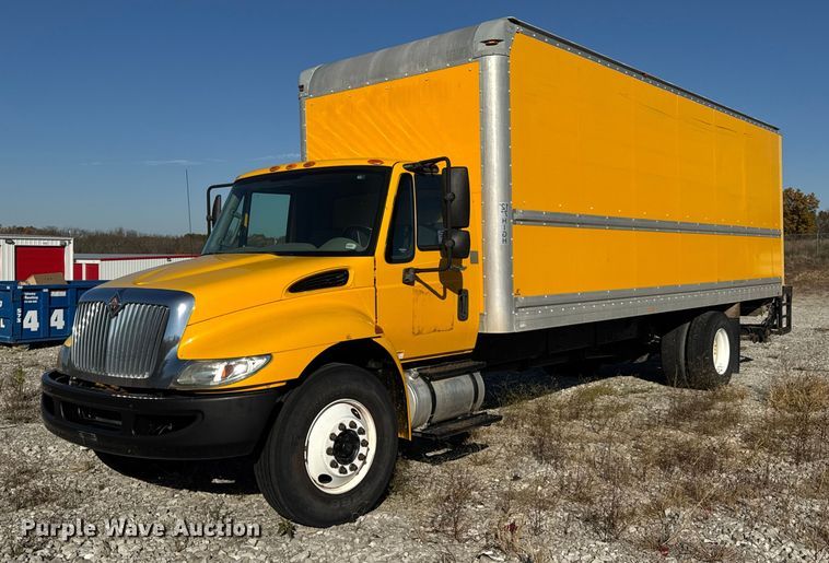 2014 International 4300 Durastar box truck - DW6669