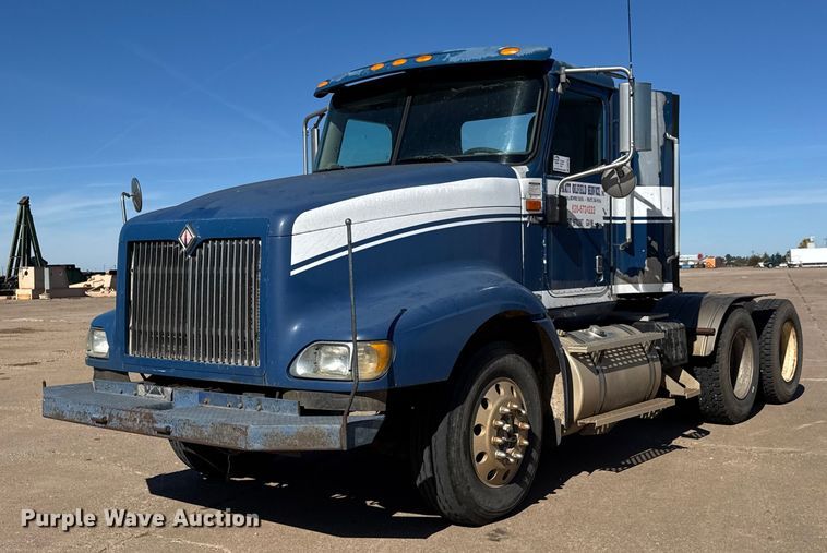 2002 International 9400i semi truck - DW6752