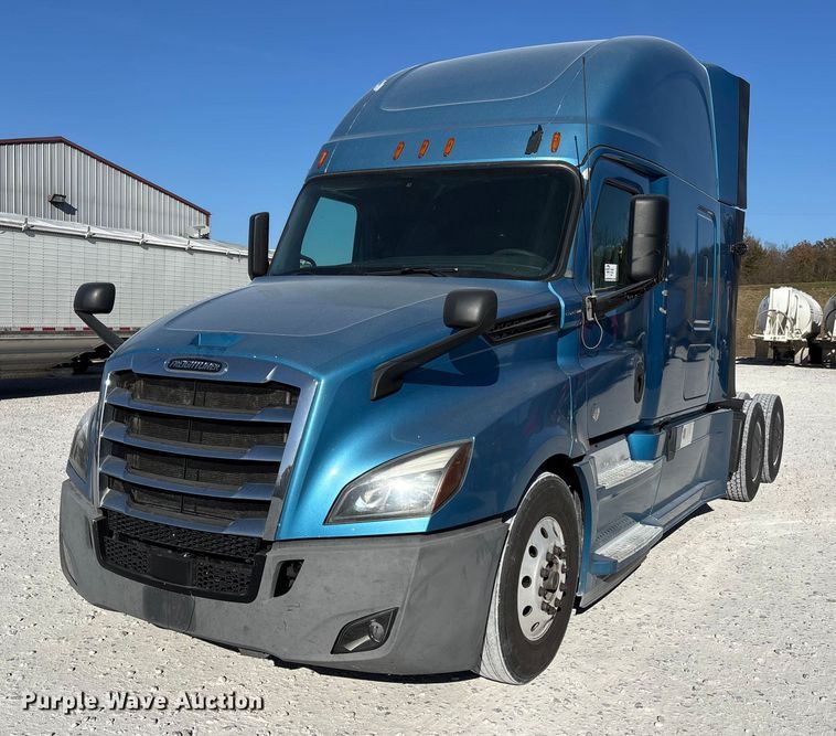 2019 Freightliner Cascadia semi truck - DW7267