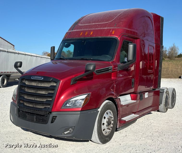2020 Freightliner Cascadia semi truck - DW7268