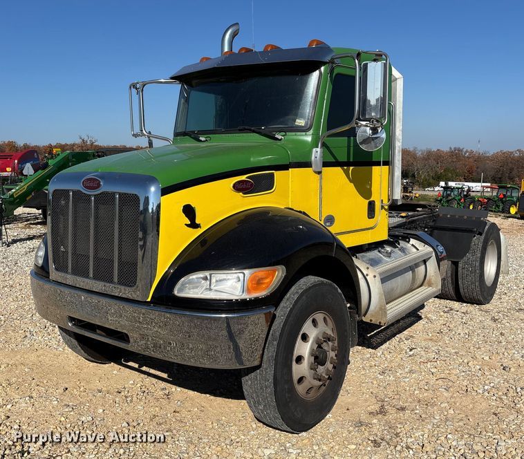2016 Peterbilt 337 semi truck - DW7278