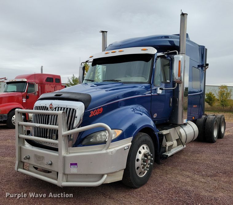 2017 International ProStar Plus 122 semi truck - DX6465